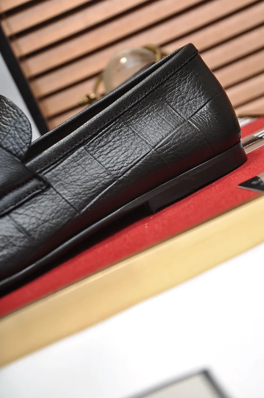Men's shoes 💰520💶【GUCCI】 (High-end Niuli) New 🍀Gucci* - top version Gucci Peas shoes! Made of imported original cowhide, the inner top layer is comfortable cowhide lining! Original wear-resistant rubber outsole! High quality products! Code number 38-44!